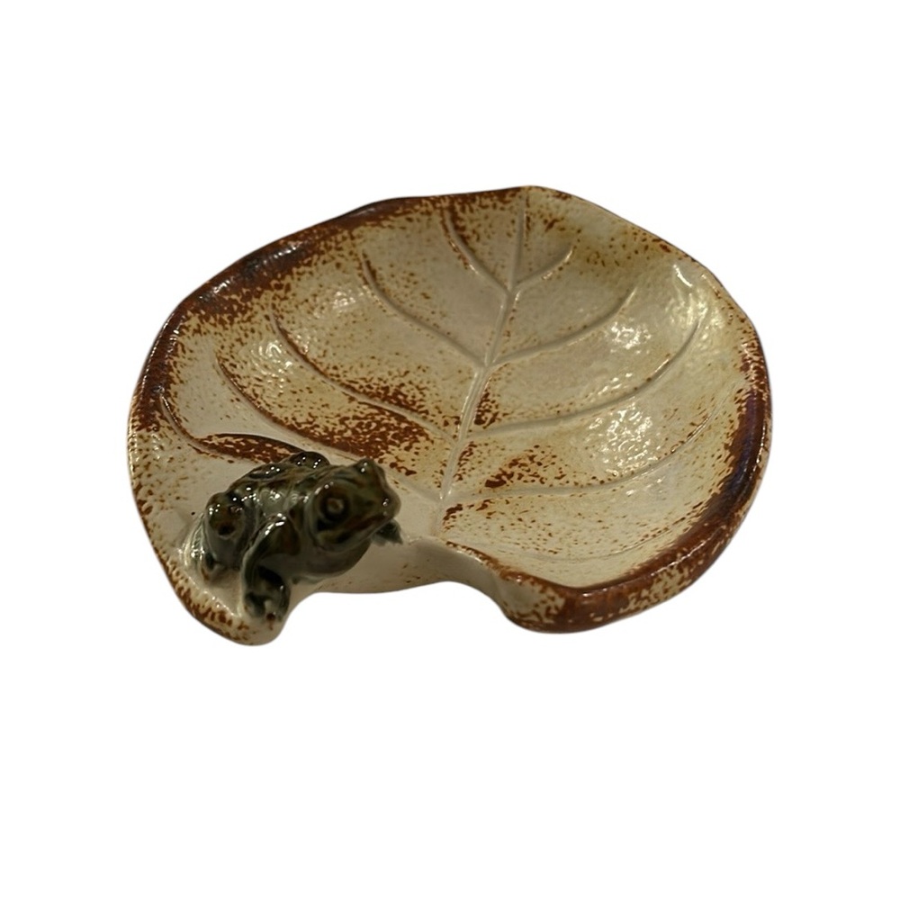 Ceramic Frog On A Leaf Pottery Trinket Soap Dish
